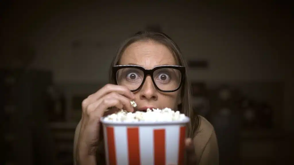 pessoa em filme de terror